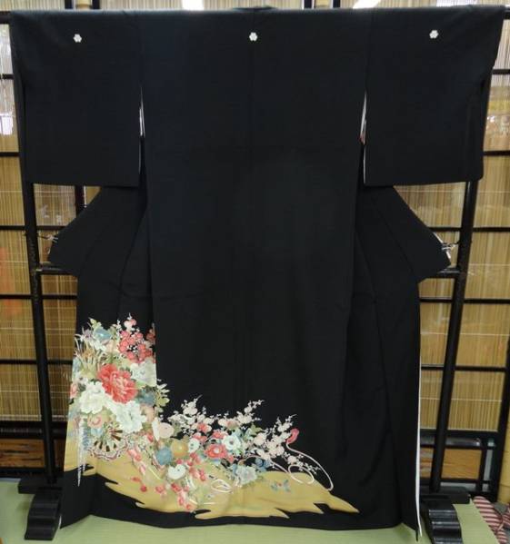 着物のレンタルのお話。全比翼仕立ての留袖を石川県で出張買取させて頂きました。